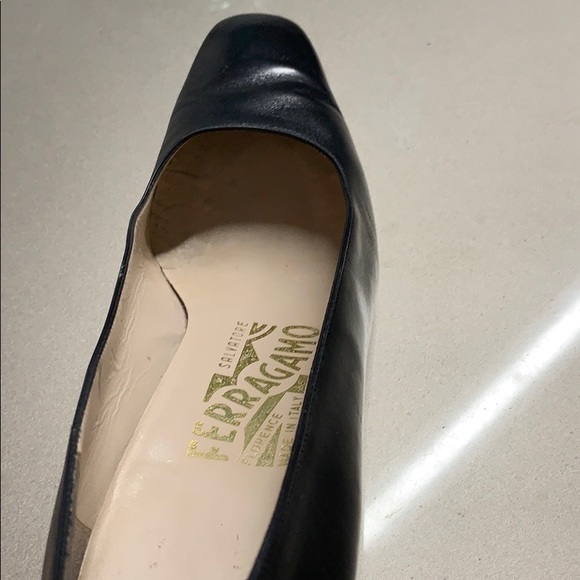 Women’s Ferragamo block heels - Picture 2 of 7